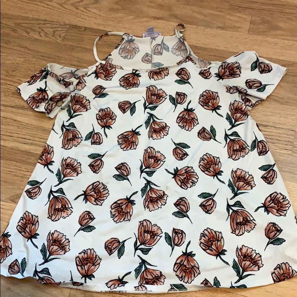 Medium floral maternity top